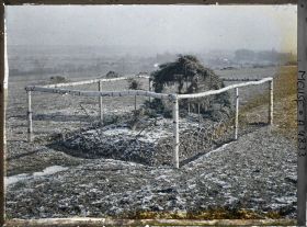 Image représentant Sur le plateau, entre Mussey et Vassincourt, une tombe