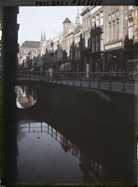 Image représentant Canal avec la cathédrale à l'arrière plan