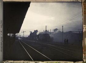 Image représentant Prusse, Düren, Gare de Düren, locomotives, (Ciel, le soir)