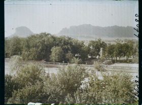 Image représentant Parc enclos de balustrades, vue prise en direction des montagnes