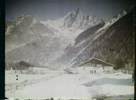 Image représentant France Les Alpes, Bois, Vallée de Chamonix, Le Village des Bois, l'Aiguille Verte et l'Aiguille du Dru