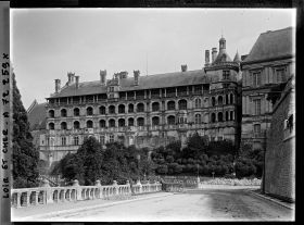Image représentant Le château, façade des loges