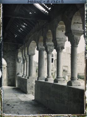 Image représentant France, Cauroy, Le Porche de l'Eglise