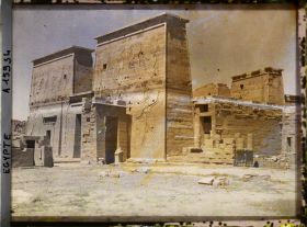 Image représentant Pylône d'entrée du temple d'Isis