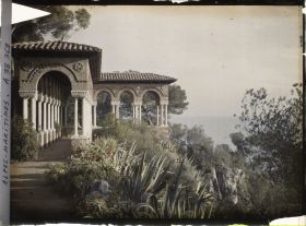 Image représentant Galerie byzantine du jardin de la villa Cypris, surplombant la mer