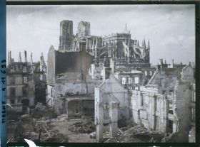 Image représentant France, Reims, Panorama de Ruines et Cathédrale