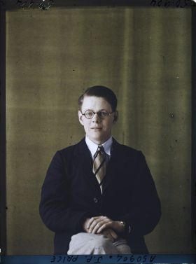 Image représentant Monsieur  https://musee-albert-kahn.s-museum.fr/home/NWQ2OTAwYzNmYjZlZTk1ZWQwODJmMjY4L2dlbmVyaWMtbm90aWNlLXRhYi9hdXRob3JpdHkvNjE3YTc5ZjVjZjhiODk2OGIzMzM3ZDIx/5d6900c3fb6ee95ed082f268/generic-notice-tab/authority/617a79ebcf8b8968b3337637 J.P. Price