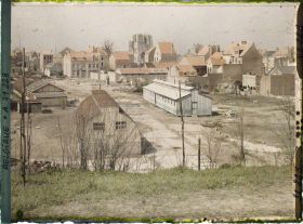 Image représentant Belgique, Ypres, Vue Générale prise des remparts de la porte de Menin vers les Halles