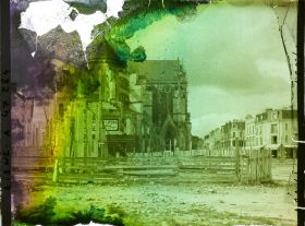 Image représentant France, Soissons, Abside de la Cathédrale et Monumt aux morts en exécution