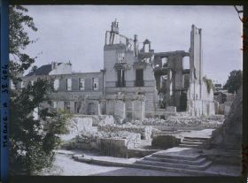 Image représentant France, Reims, Rue St Pierre les Dames, vue prise de la Cour de la Congrégation