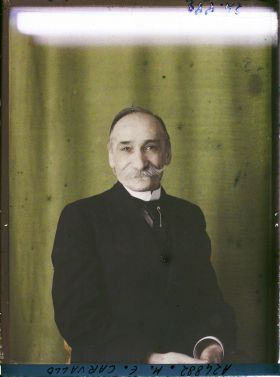 Image représentant Monsieur  https://musee-albert-kahn.s-museum.fr/home/NWQ2OTAwYzNmYjZlZTk1ZWQwODJmMjY4L2dlbmVyaWMtbm90aWNlLXRhYi9hdXRob3JpdHkvNjE3YTc5ZjVjZjhiODk2OGIzMzM3ZDIx/5d6900c3fb6ee95ed082f268/generic-notice-tab/authority/617a79ebcf8b8968b3336a3c Joachim Carvallo