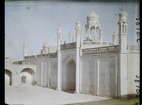 Image représentant Entrée de Ziarat Da Kherqeh Chérif, (sanctuaire renfermant, selon la légende, le manteau du prophète)