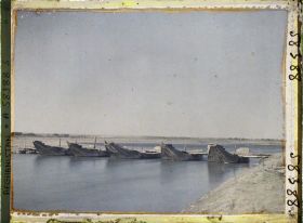 Image représentant Pont de bateaux sur le fleuve Helmand