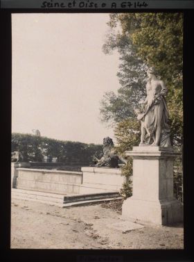Image représentant France, Versailles, Parc - Statue