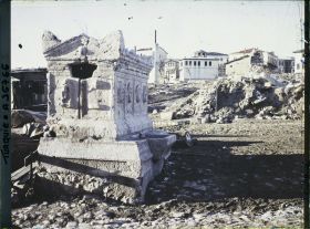 Image représentant Turquie, Biledjik, L'Ancienne place du Bazar et Sarcophage