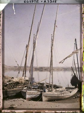 Image représentant Bateaux à quai près de Philaé