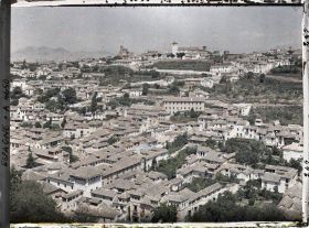 Image représentant Le quartier de l'Albaicín vu depuis les palais Nasrides de l'Alhambra