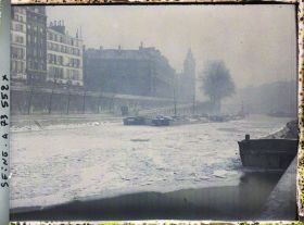 Image représentant La Seine gelée, vue depuis le quai des Grands Augustin