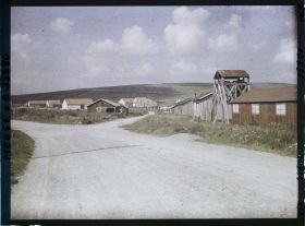 Image représentant France, Bras, La reconstruction du Village, au fond la Cote du Poivre à droite l'Eglise Provisoire