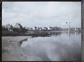 Image représentant Le port de Roscoff avec son phare