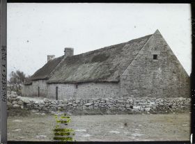 Image représentant Bâtiments d'une ferme à toit de chaume