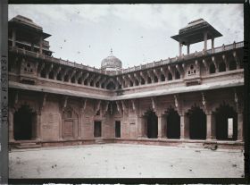Image représentant Cour intérieure du palais de Jahangir dans le fort Rouge (Lal Qila)