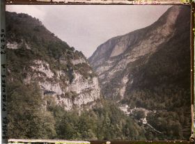 Image représentant France, Eaux Chaudes, Vue générale sur les Eaux Chaudes prise du Chemin qui monte au hameau de Goust