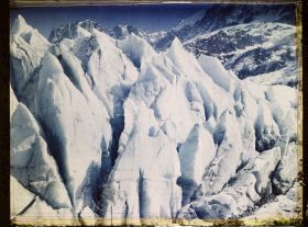 Image représentant France Les Alpes, Les Bossons, Glacier des Bossons, lieu dit des Pyramides, et l'aiguille du Midi