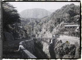 Image représentant Route reliant Miyanoshita au lac Ashino-ko (Hakone-ko)