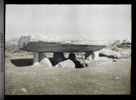 Image représentant Le dolmen de la Table des Marchand
