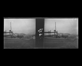 Image représentant Ruines de bâtiments détruits et vue de la ville, probablement vue de California Street