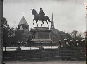 Image représentant Prusse , Essen, Cathédrale et Statue de Guillaume le Grand
