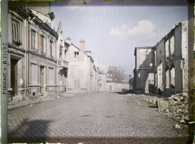 Image représentant La rue Eugène Desteuque en ruine