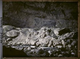 Image représentant De l'intérieur de la grotte vers la sortie