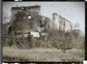 Image représentant France, Coucy le Chau, Les tours démolies