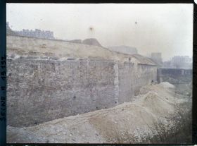 Image représentant La démolition des fortifications (à la porte d'Auteuil ?)
