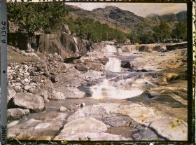 Image représentant Entre Wanxianlou (" pavillon des Dix Mille Immortels ") et Dongxiqiao (" pont Est-Ouest ")