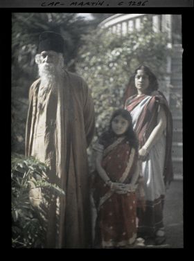 Image représentant Rabindranath Tagore, sa belle-fille et sa petite-fille invités chez Albert Kahn