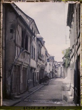 Image représentant Une rue près de l'église