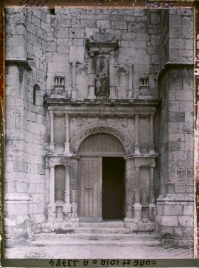 Image représentant Le portail de style Renaissance du collatéral nord de l'église Saint-Aignan