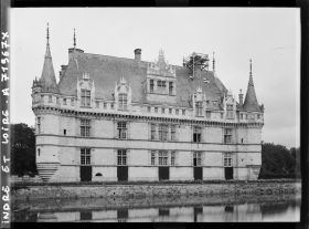 Image représentant Vue d'ensemble de la façade ouest du château