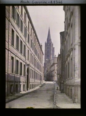 Image représentant Le clocher de l'église Notre-Dame de la Dalbade, vue de la rue Peyrollières (aujourd'hui disparu)
