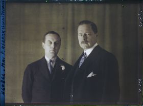 Image représentant Messieurs  https://musee-albert-kahn.s-museum.fr/home/NWQ2OTAwYzNmYjZlZTk1ZWQwODJmMjY4L2dlbmVyaWMtbm90aWNlLXRhYi9hdXRob3JpdHkvNjE3YTc5ZjVjZjhiODk2OGIzMzM3ZDIx/5d6900c3fb6ee95ed082f268/generic-notice-tab/authority/617a79ebcf8b8968b3336ef9 Parmely Webb Herrick et  https://musee-albert-kahn.s-museum.fr/home/NWQ2OTAwYzNmYjZlZTk1ZWQwODJmMjY4L2dlbmVyaWMtbm90aWNlLXRhYi9hdXRob3JpdHkvNjE3YTc5ZjVjZjhiODk2OGIzMzM3ZDIx/5d6900c3fb6ee95ed082f268/generic-notice-tab/authority/617a79ebcf8b8968b3337b82 Whitehouse