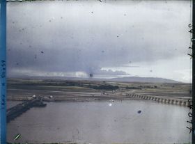 Image représentant Entre les deux ponts sur le Tigre, entre Mossoul et Ninive