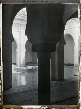 Image représentant Mosquée El Halaoui, la cour vue depuis la salle de prière