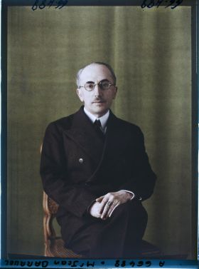 Image représentant Monsieur  https://musee-albert-kahn.s-museum.fr/home/NWQ2OTAwYzNmYjZlZTk1ZWQwODJmMjY4L2dlbmVyaWMtbm90aWNlLXRhYi9hdXRob3JpdHkvNjE3YTc5ZjVjZjhiODk2OGIzMzM3ZDIx/5d6900c3fb6ee95ed082f268/generic-notice-tab/authority/617a79ebcf8b8968b33367f0 Jean de Barruel