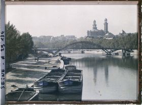 Image représentant La passerelle Debilly et le Trocadéro depuis l'actuel quai Branly (une partie du quai d'Orsay jusqu'en 1941)