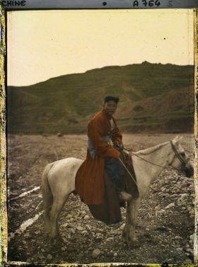 Image représentant Lama à cheval, peut-être aux environs de Xuanhua