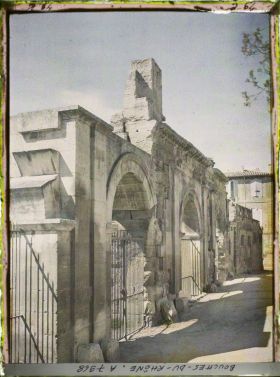 Image représentant Une des portes du théâtre antique