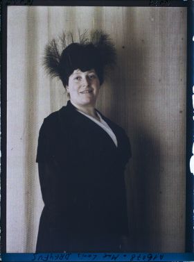 Image représentant https://musee-albert-kahn.s-museum.fr/home/NWQ2OTAwYzNmYjZlZTk1ZWQwODJmMjY4L2dlbmVyaWMtbm90aWNlLXRhYi9hdXRob3JpdHkvNjE3YTc5ZjVjZjhiODk2OGIzMzM3ZDIx/5d6900c3fb6ee95ed082f268/generic-notice-tab/authority/617a79ebcf8b8968b3337295 Madame Emma Louis-Dreyfus